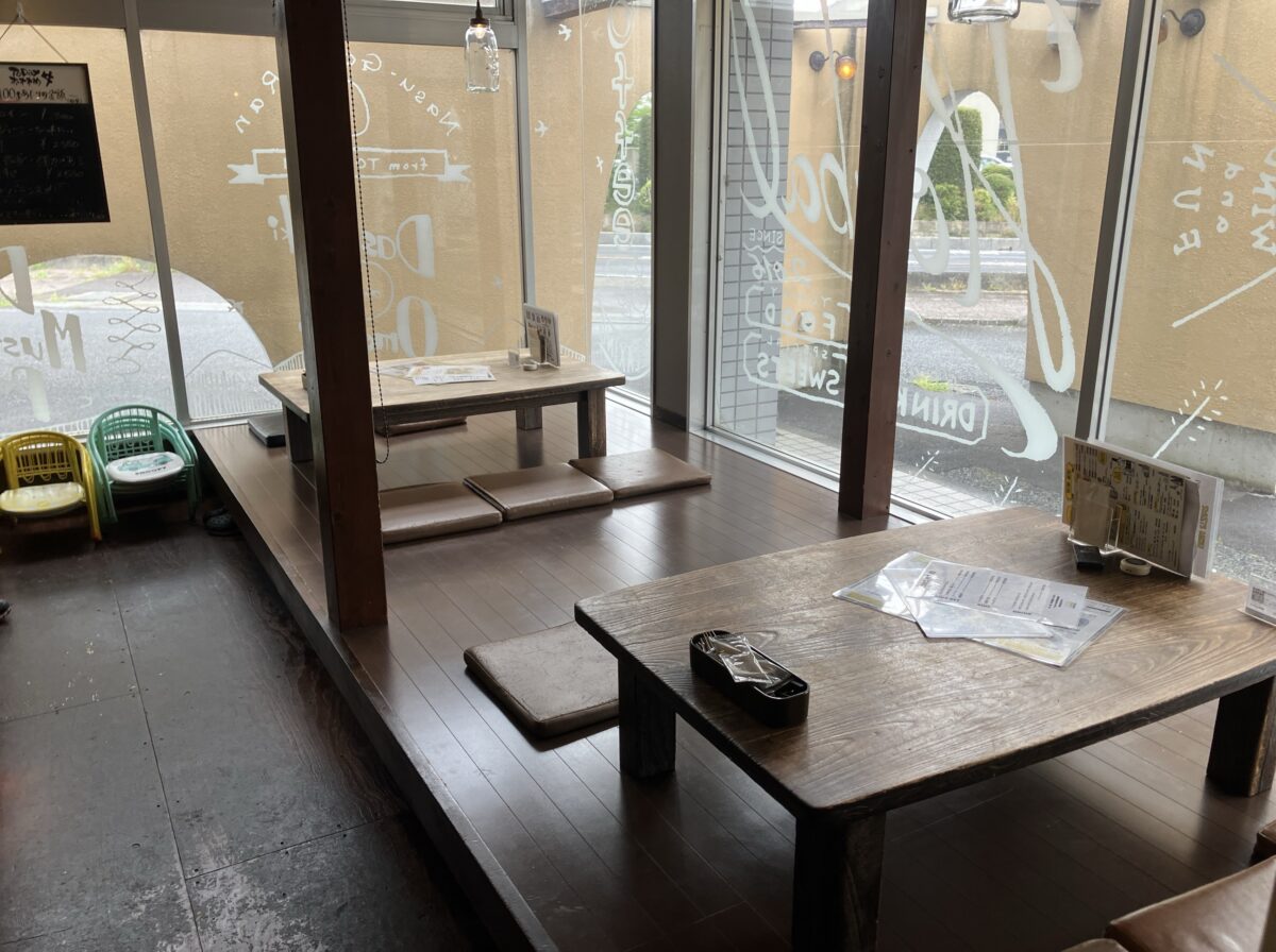 HOUBALの小上がり席
