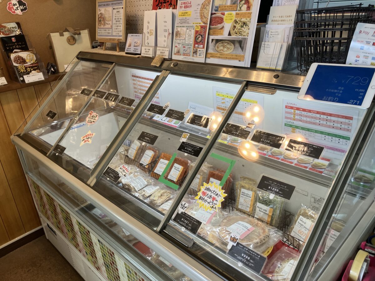 田中製麺の大きいショーケース